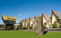 Tiki Resort - Lake George Hotels near Heroes Hideout