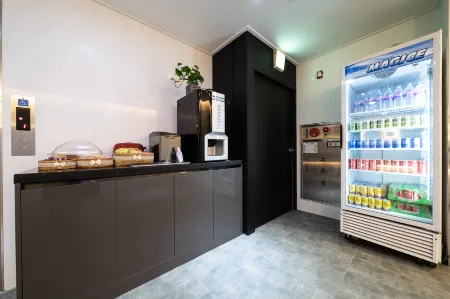 Dongtan Hotel Amor Отели рядом со станцией Byeongjeom Station