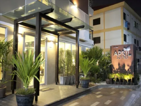 April Suites Các khách sạn gần Con đường bãi biển
