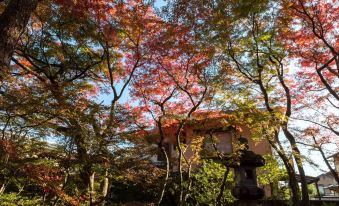 Architecture and Gardens That Color Kyoto Offici