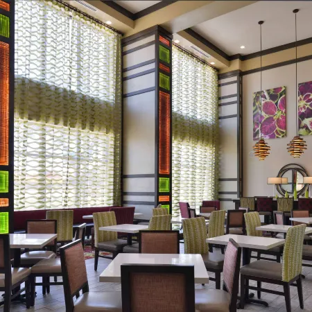 Hampton Inn & Suites Dallas Market Center