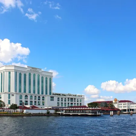 Berjaya Waterfront Hotel Отели рядом с достопримечательностью «Торговый центр JB City Square»