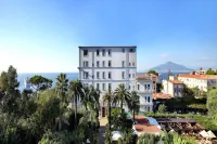 Hotel Mediterraneo Hotel dekat Chiesa di San Prisco e Agnello