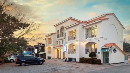 Taean Marina Beach Pension Отели в г. Тхэан