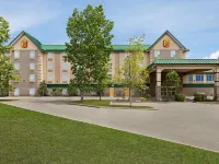 Super 8 by Wyndham Calgary Shawnessy Area Hotels near Seton