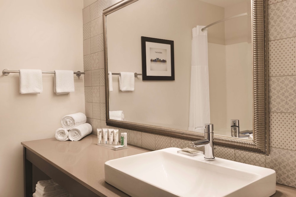 Country Inn & Suites by Radisson, Green Bay North, WI