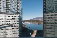 Fairmont Pacific Rim - Dağ Manzaralı