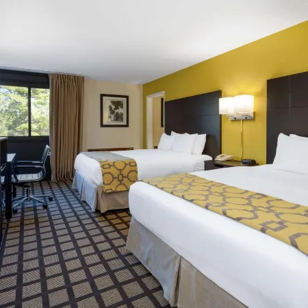 Baymont by Wyndham Queensbury / Lake George