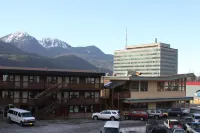 The Driftwood Lodge Hotel in zona Wickersham State Historic Site