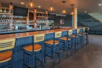 River Lodge and Cabins - bars