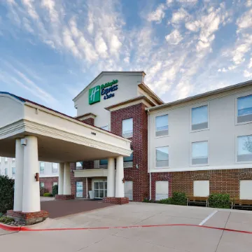 Holiday Inn Express & Suites CLEBURNE by IHG