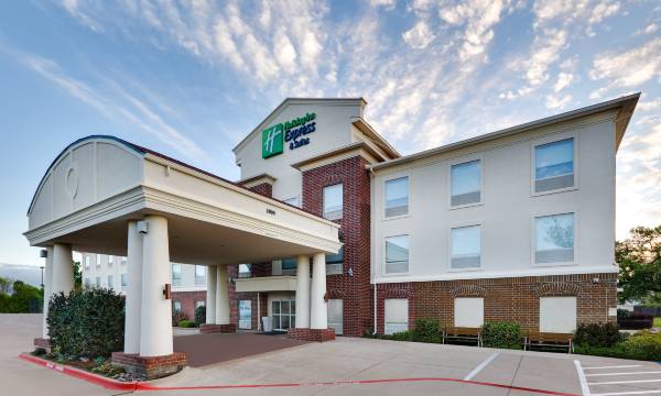 Holiday Inn Express & Suites Cleburne by IHG