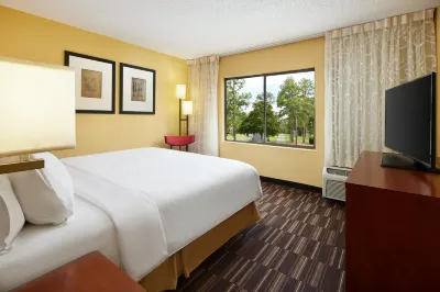 Holiday Inn Express Tifton فنادق في تيفتون