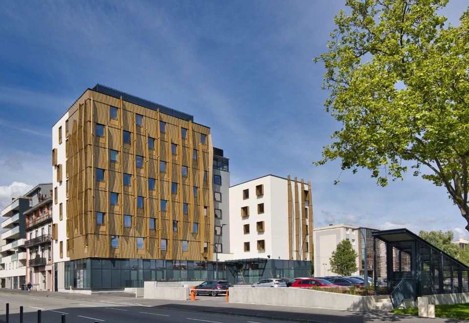 4. 에이든 바이 베..