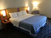 Days Inn & Suites by Wyndham Cincinnati North Hotels in Springdale