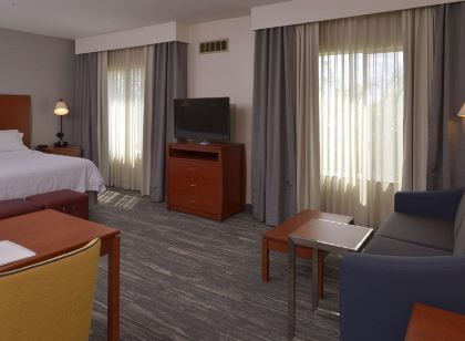 Hampton Inn & Suites Bakersfield North-Airport