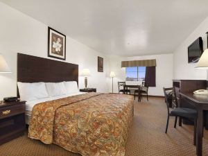 Howard Johnson by Wyndham Lubbock TX