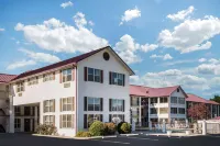 Super 8 by Wyndham Sevierville Riverside Hotels in Sevierville