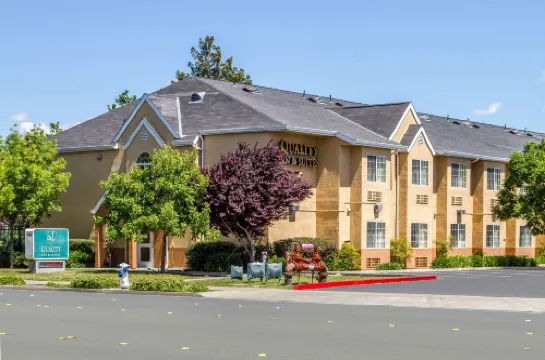 Quality Inn & Suites Hotels in Santa Rosa