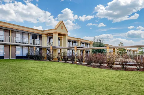 Quality Inn University Area Hotels in Troy