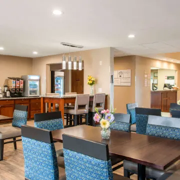 MainStay Suites Dubuque at Hwy 20