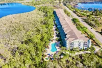 Modern 2Br Condo- Pool Hot Tub Close to Disney فنادق في وينتر غاردن