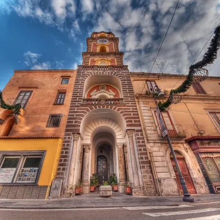 Palazzo Tasso Отели рядом с достопримечательностью «Пьяцца Лауро»