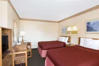 Howard Johnson by Wyndham Brigham City - parking