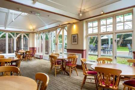 Orton Hall Hotel & Spa Отели рядом с достопримечательностью «Longthorpe Tower»