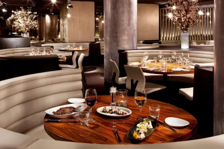 ME Milan Il Duca Отели рядом с достопримечательностью «Миланский университет Бикокка»