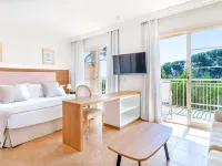 Viva Cala Mesquida Suites & Spa فنادق في ليافرانك