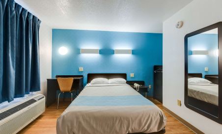 Motel 6-Kingston, TN - Housity