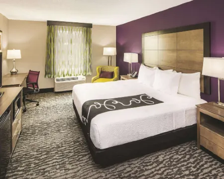 La Quinta Inn & Suites by Wyndham Milledgeville Hotels in Baldwin County