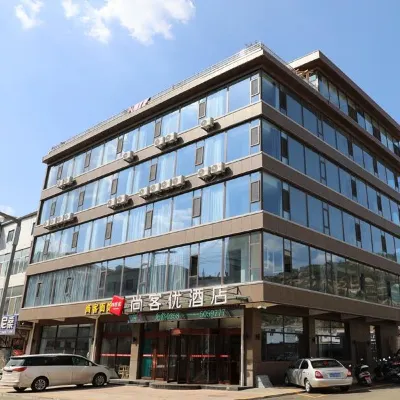 尚客優飯店（中陽鳳城北街店） 杏林大藥房中鋼店附近的飯店