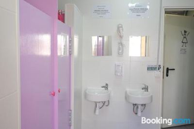 Single Bed in Female 4-Bed Dormitory Room Mana Mana Youth Hostel Photo