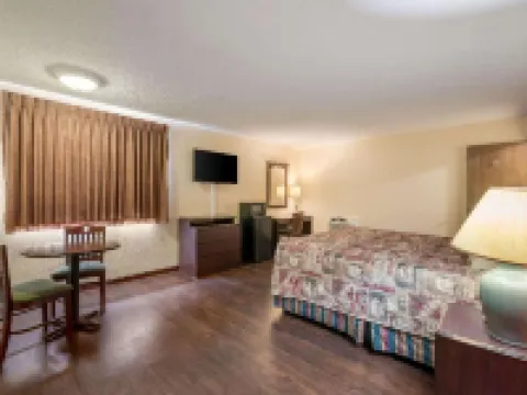 Rodeway Inn Hotels in Benton