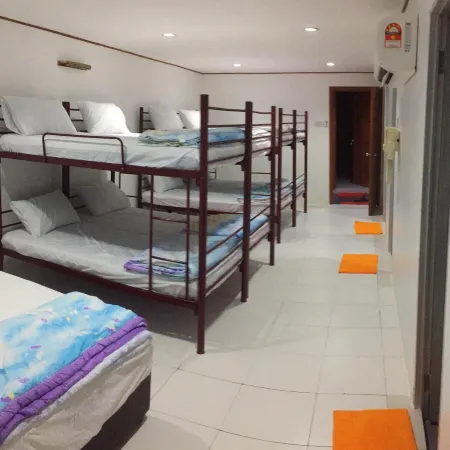 Pangkor Home Sea Village Отели рядом с достопримечательностью «Foo Lin Kong Temple»