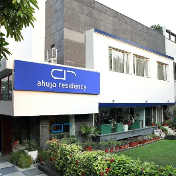 Ahuja Residency Sunder Nagar Отели рядом с достопримечательностью «Храм Акшардхам»
