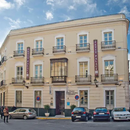 Petit Palace Santa Cruz Отели рядом с достопримечательностью «Старый город»