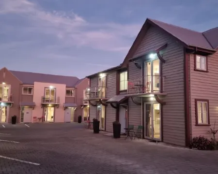 The Mews Oamaru Hotels in Oamaru