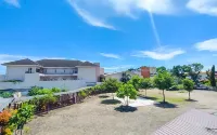 Kawana Hotel Padang Hotel dekat Taman Surga