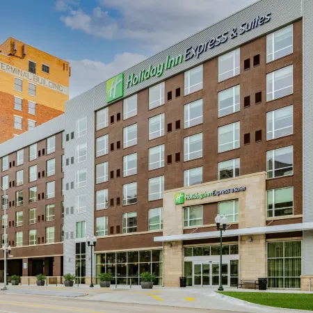 Holiday Inn Express & Suites LINCOLN DOWNTOWN by IHG