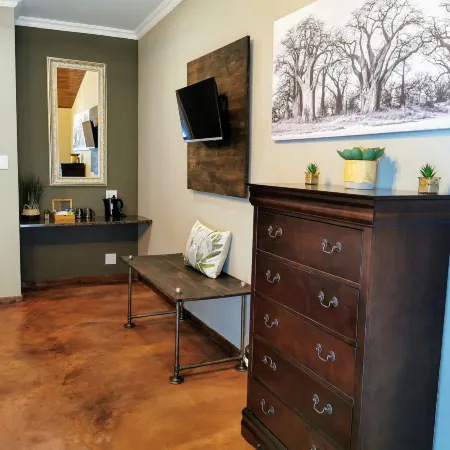 Aerotropolis Guest Lodge