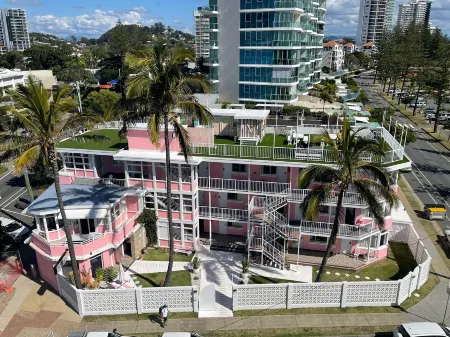 The Pink Hotel Coolangatta Отели рядом с достопримечательностью «Пойнт Дангер»