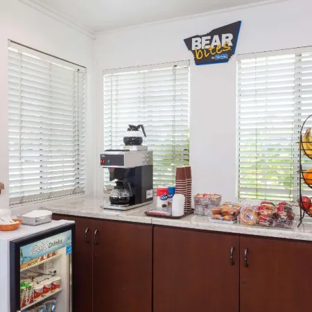 Travelodge by Wyndham Fullerton Near Anaheim