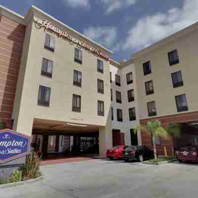 Hampton Inn & Suites Sherman Oaks Hotel Exterior