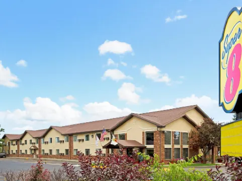 朗蒙特-雙子峯温德姆速8酒店