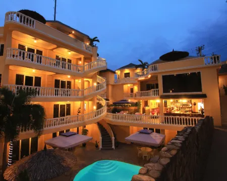 เมอร์เมด รีสอร์ท ปวยร์โตกาเลรา โรงแรมในเปอร์โตกาเลรา