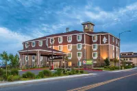 Red Lion Inn & Suites des Moines Hotels near Des Moines Creek Trail