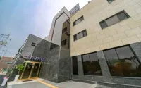 K Hotel Hotel berhampiran Seongbulsa